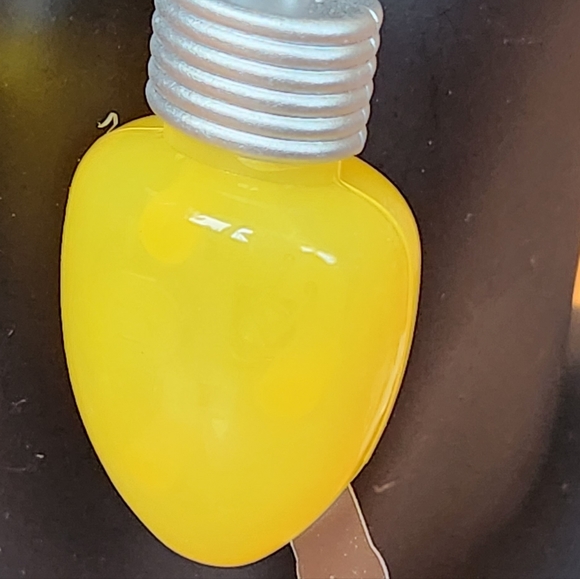LIght Up Yellow Christmas Light Bulb Earrings Holiday Party Earrings NWT Gifts - Picture 4 of 8